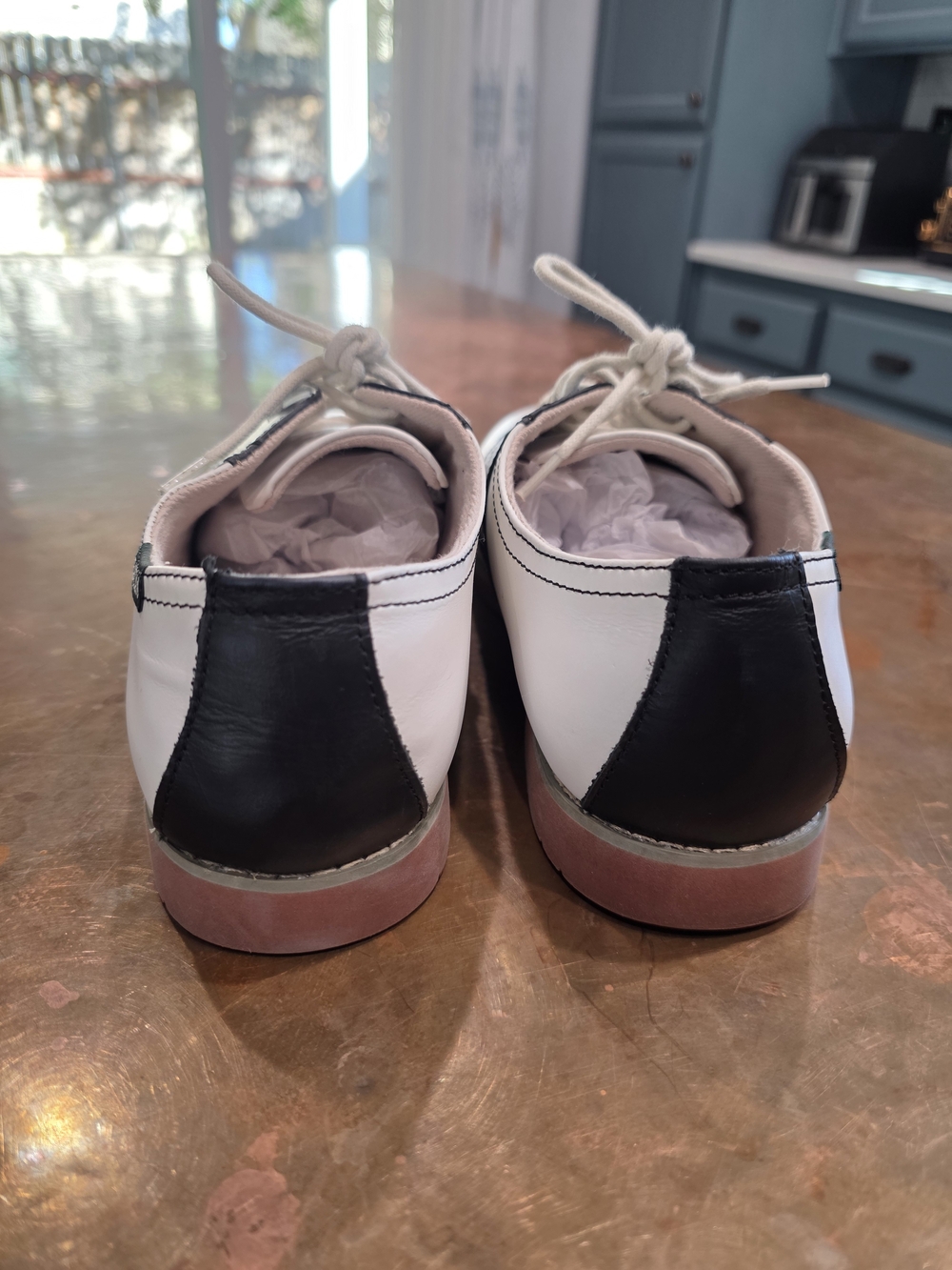 Eastland Sadie Saddle Shoe Oxford in White and Black Women's 1950s Style - Picture 3 of 7